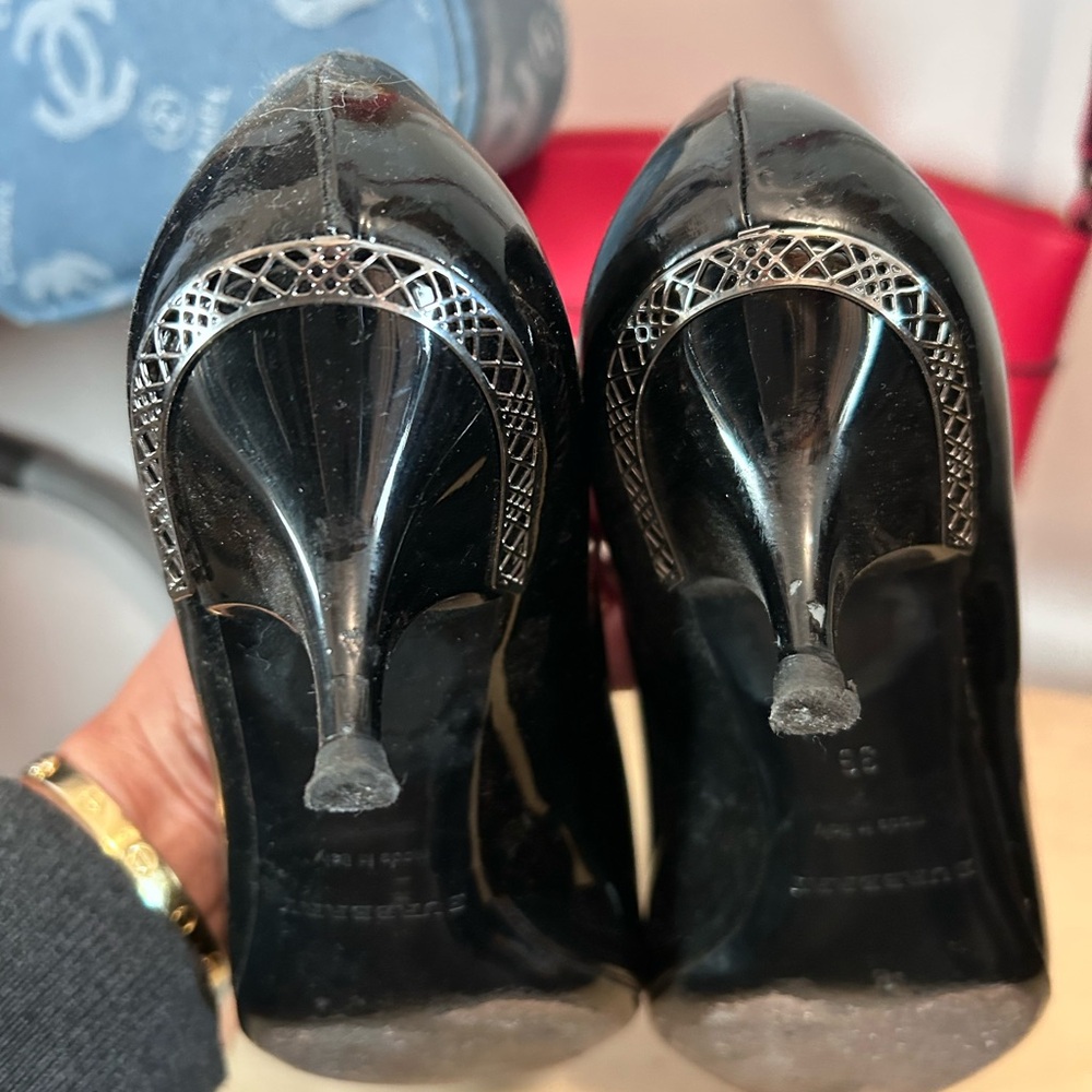 Authentic BURBERRY Black Patent Leather Heels - Picture 3 of 6